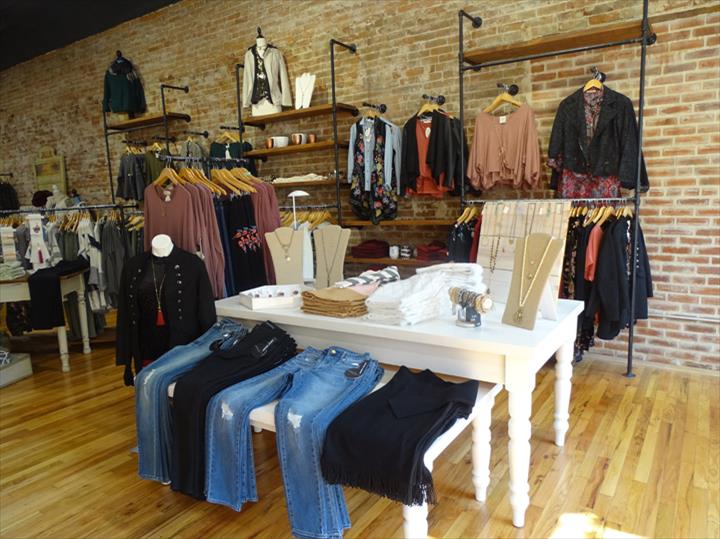 The Funky Zebras Boutique Boutique Pella, IA