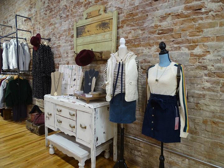 The Funky Zebras Boutique Boutique Pella, IA